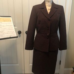 Fully lined; Matching pleated detailed skirt;